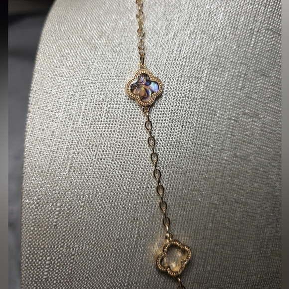 T Tahari Elegant Gold Flower Necklace 24" Adjust - Picture 4 of 10